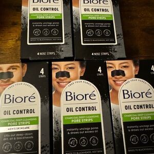 20 Biore Charcoal Deep Cleansing Pore Strips - oil control